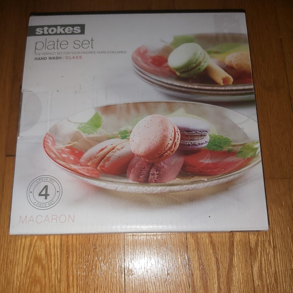 NWOT plate set